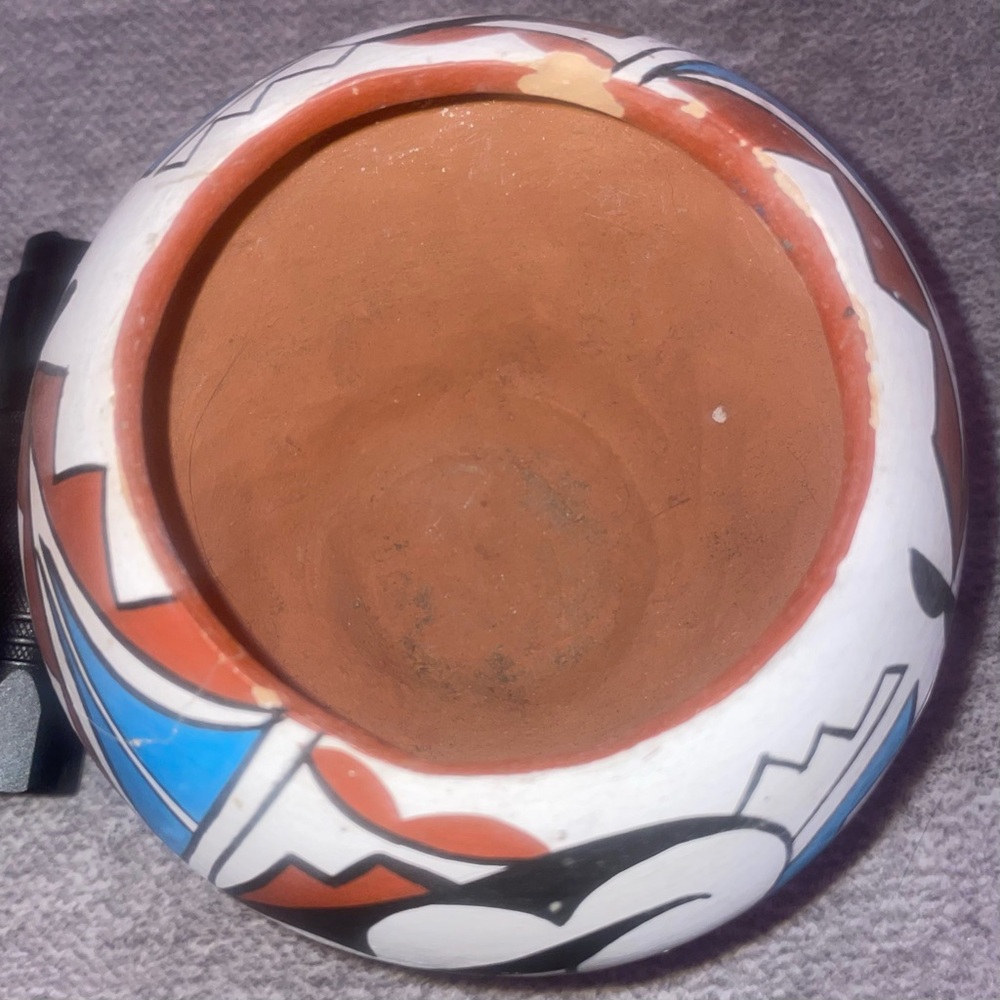 Native American Jemez Pueblo Hand-Painted Seed Pot (Signed by the Artist) - Picture 3 of 5